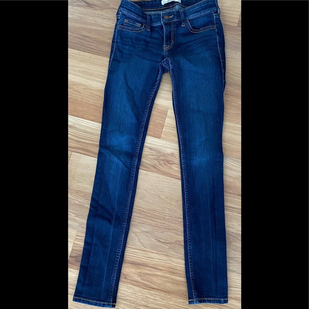 Hollister distressed skinny jeans! Great shape smoke free home